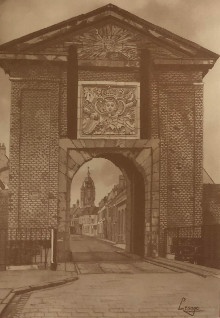  p Musee de Bergues p p b Andre Lesage b p p i Vieilles Pierres de Bergues i p p i et d ailleurs i p 