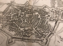 p b La ville de Cambray b p p i Vue perspective i p p Gravure p